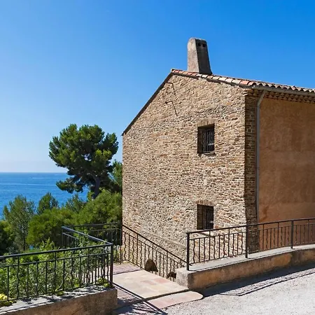 Hoteliere Le Provencal A Giens - Bord De