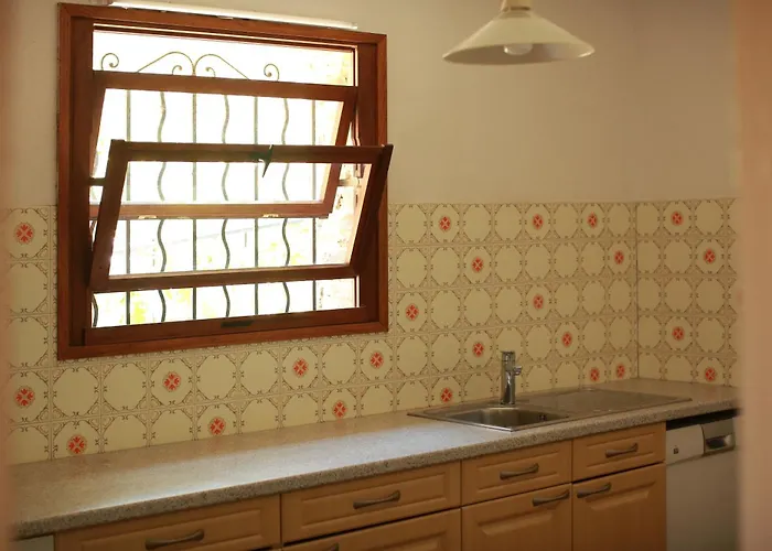 Hoteliere Le Provencal A Giens - Bord De Szálloda *