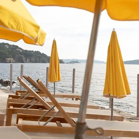 Hoteliere Le Provencal A Giens - Bord De Отель