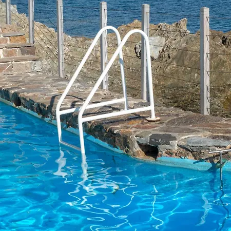 Отель Hoteliere Le Provencal A Giens - Bord De