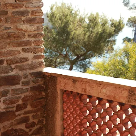 Hoteliere Le Provencal A Giens - Bord De Отель Йер